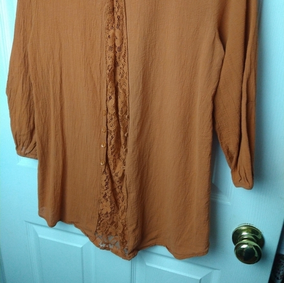 Monoreno burnt orange 3/4 sleeve front button collared shirt. Size S - Picture 7 of 9